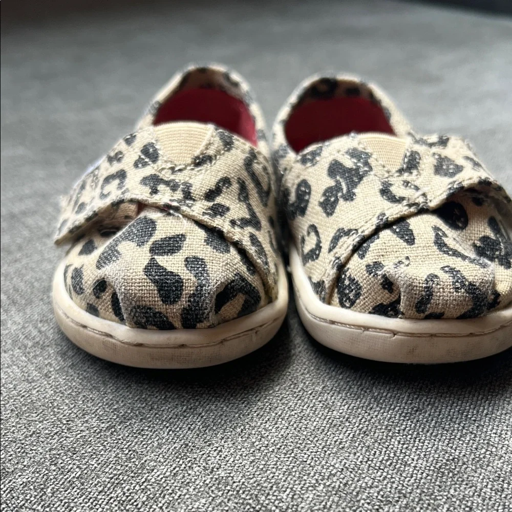 TOMS Alpargata Classic Toddler Shoe - 4  leopard print - Picture 3 of 5